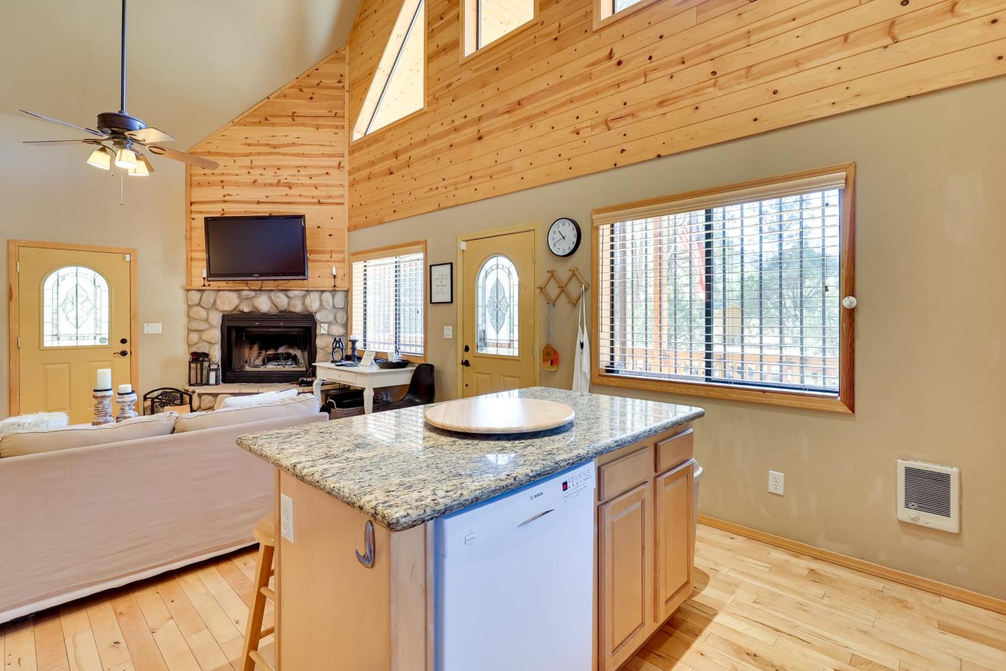 Dog-Friendly Nutrioso Cabin With Wraparound Porch! ภายนอก รูปภาพ