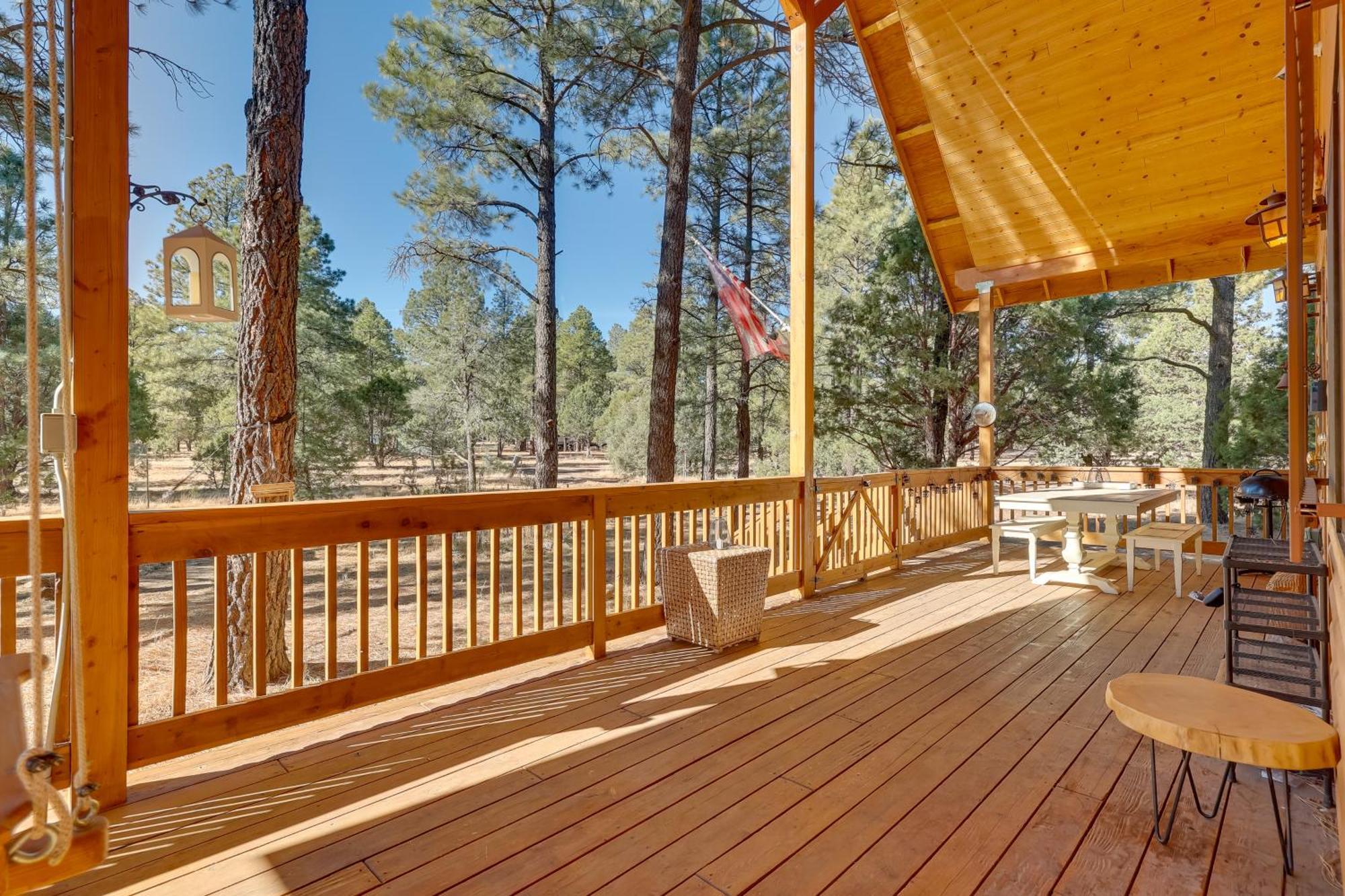 Dog-Friendly Nutrioso Cabin With Wraparound Porch! ภายนอก รูปภาพ